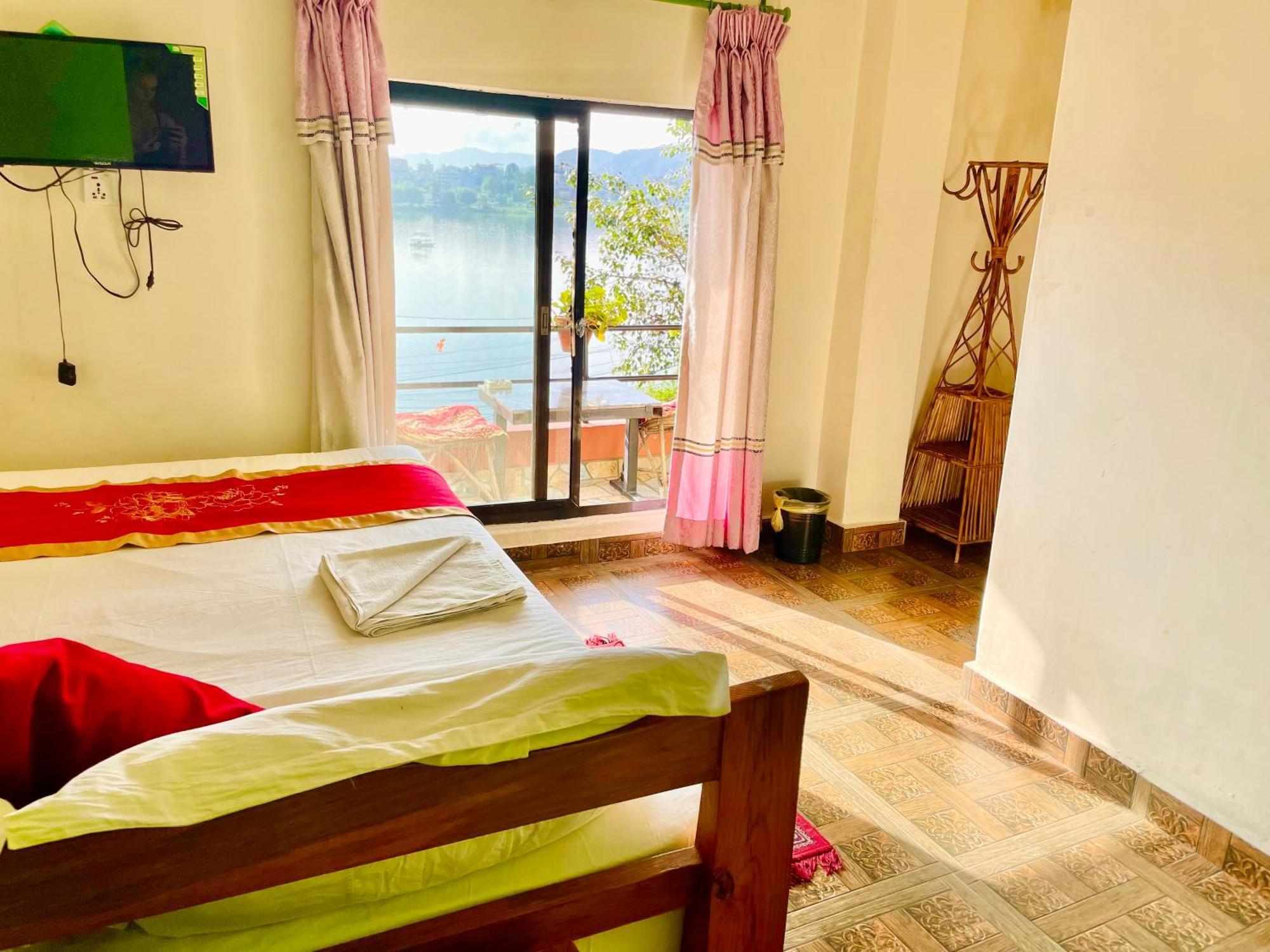 Hotel Fewa Corner & Restro Pokhara Zewnętrze zdjęcie