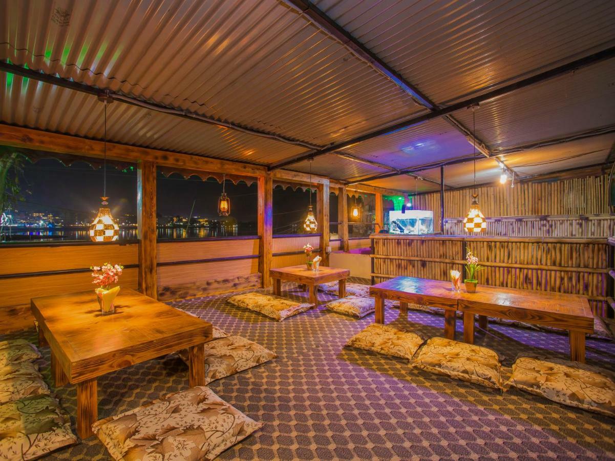 Hotel Fewa Corner & Restro Pokhara Zewnętrze zdjęcie