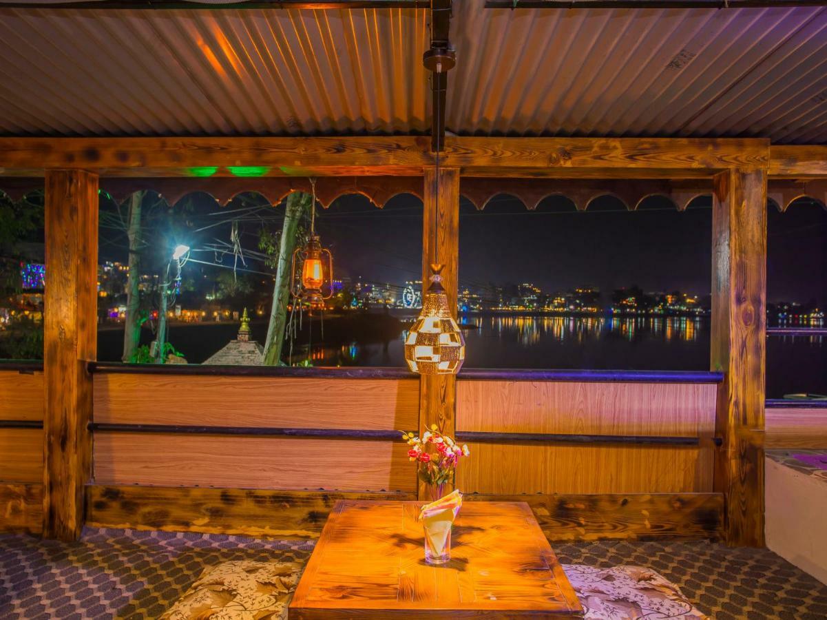 Hotel Fewa Corner & Restro Pokhara Zewnętrze zdjęcie